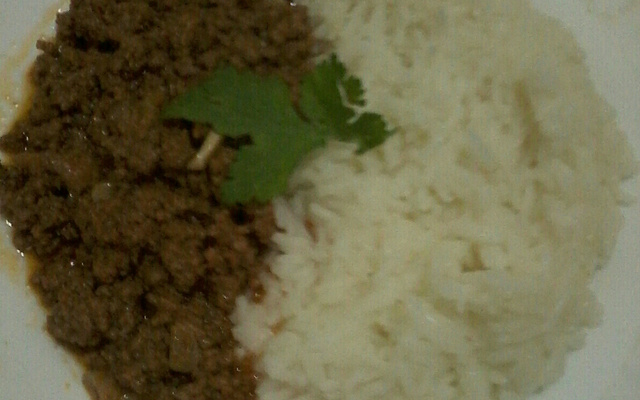 Carne picada com arroz branco