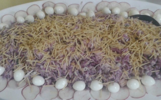 Salada de repolho com uva passa