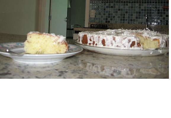 Pão-de-ló com coco ralado