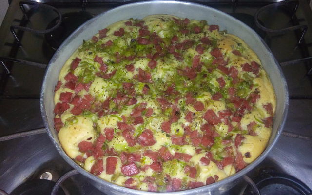 Torta de alho poró e linguiça calabresa