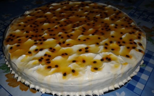 Bolo delicioso de mousse de maracujá