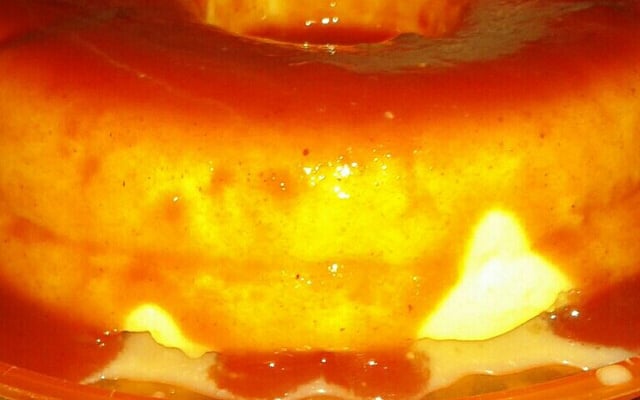 Pudim de queijo com calda de goiabada cascão