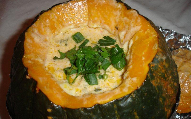 Camarão na moranga com catupiry