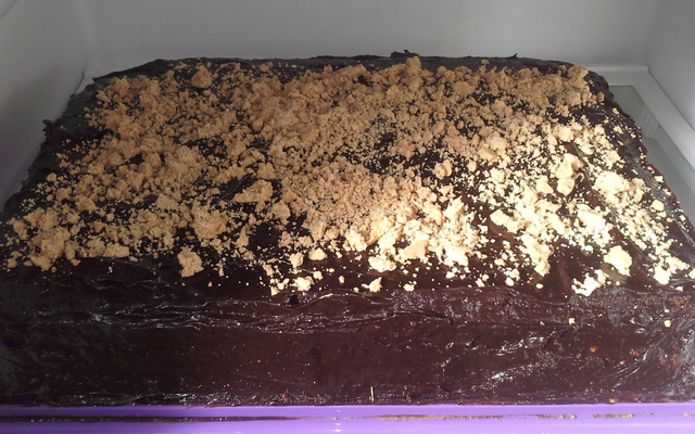 Bolo de chocolate com amendoim