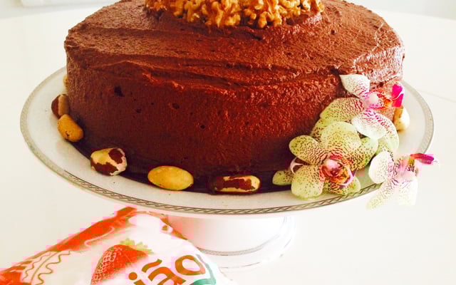 Bolo de chocolate com frutas secas