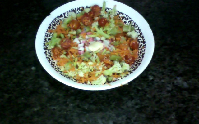 Salada colorida ao molho golf