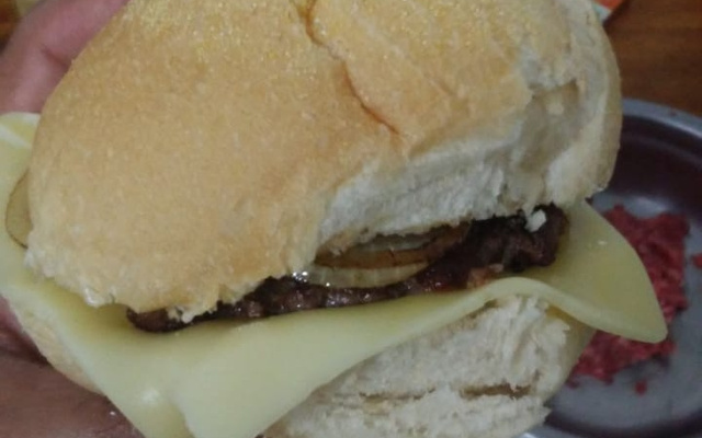 Hambúrguer caseiro sem ovo