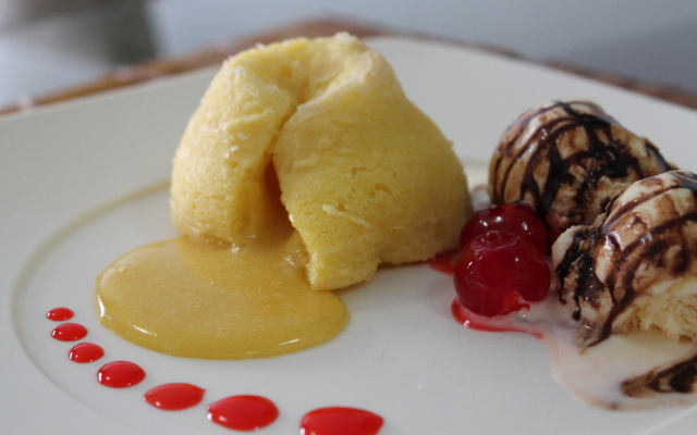 Petit Gateau de Chocolate branco