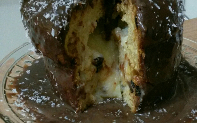 Panetone com recheio tipo prestígio