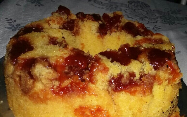 Broa de fubá com goiabada