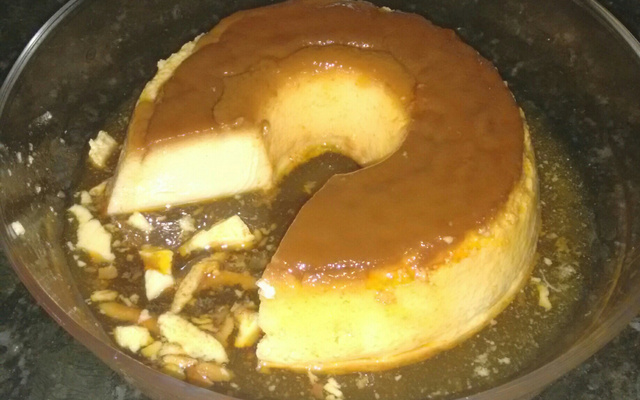 Pudim na panela de pressão elétrica