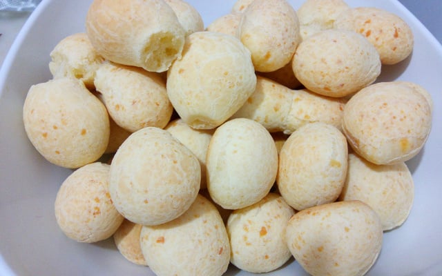 Pão de queijo com creme de leite