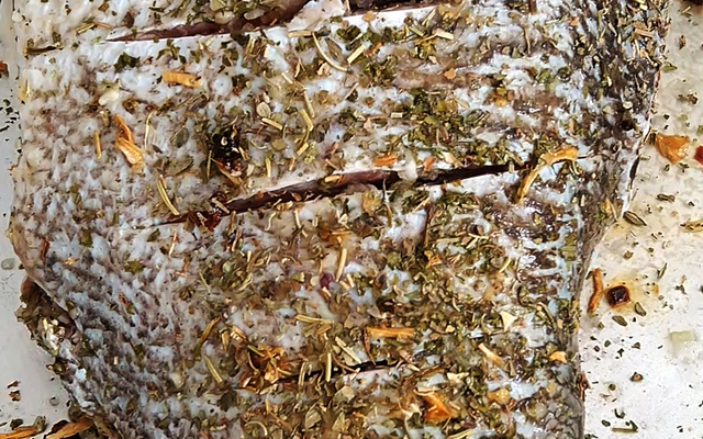 Tambaqui assado no forno