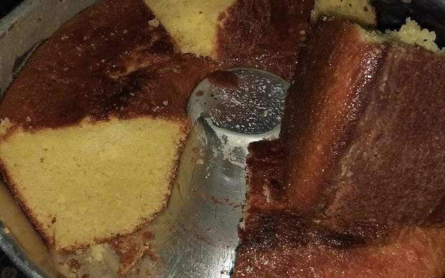 Bolo de fubá com leite coalhado