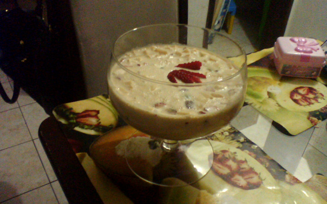 Doce de leite com frutas e nozes