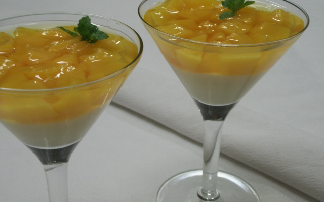 Sobremesa de pêssego com gelatina