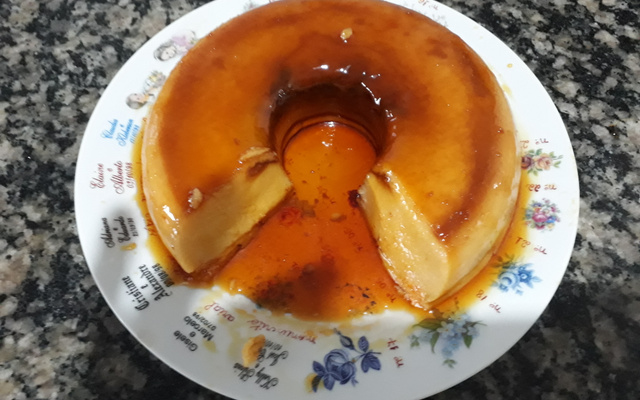 Pudim de pão no micro-ondas