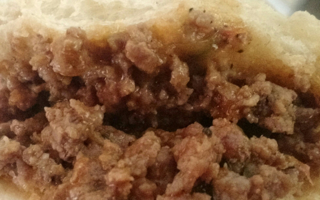 Carne moída com pão francês