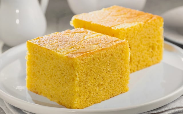 Bolo de flocos de milho sem glúten e zero lactose em cubos
