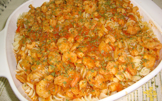 Espaguete com molho de camarão
