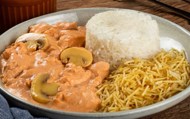 Strogonoff de frango simples com creme de leite sem talhar