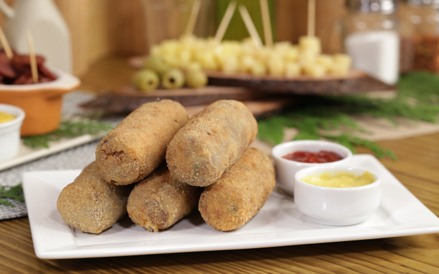 Croquete de carne e queijo