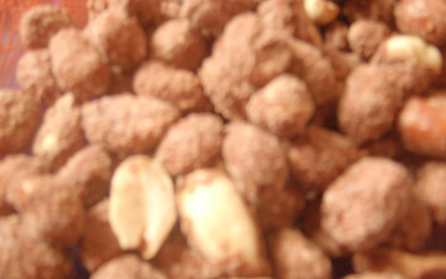 Amendoim açucarado de micro-ondas