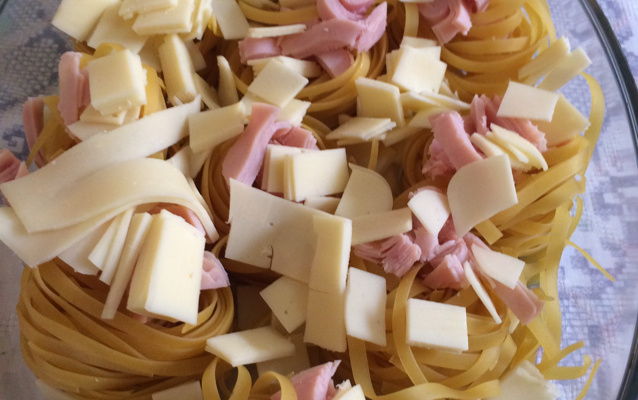 Macarrão ninho ao forno