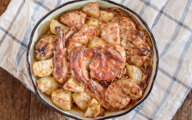 Frango assado com batatas