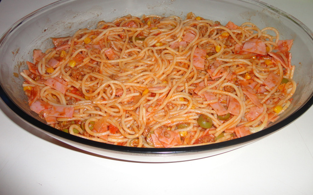 Macarrão ao molho de carne moída