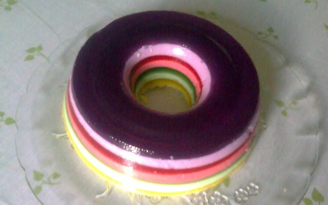 Gelatina colorida em camadas