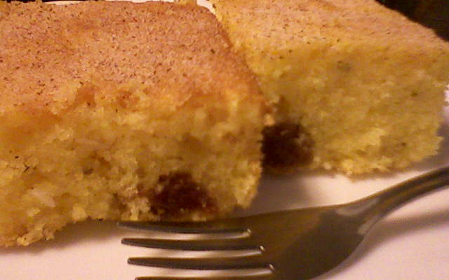 Bolo de fubá com goiabada