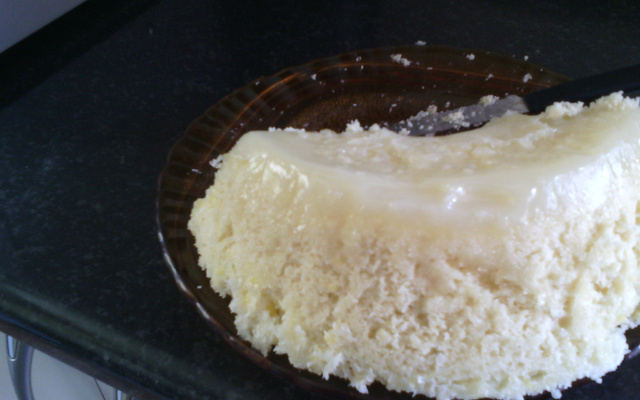 Bolo de creme com coco