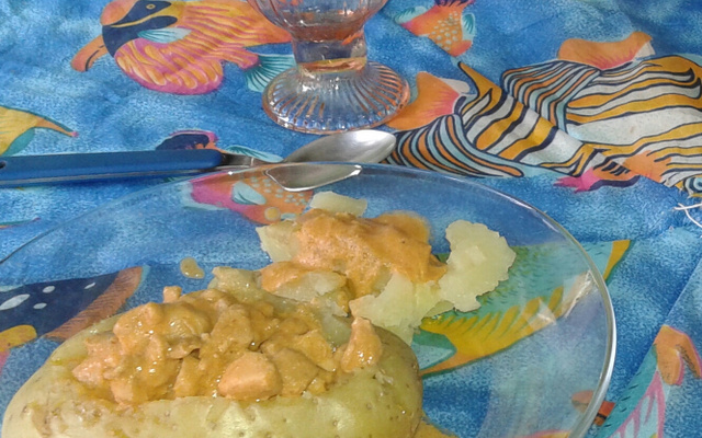 Batata recheada de microondas