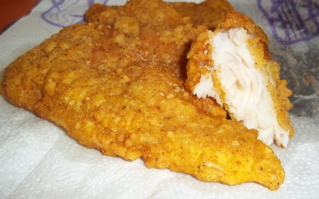 Filé de peixe empanado