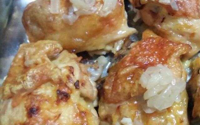 Coxa e sobrecoxa de frango com cerveja