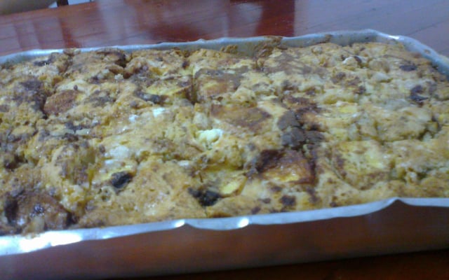 Cuca de banana com farofa