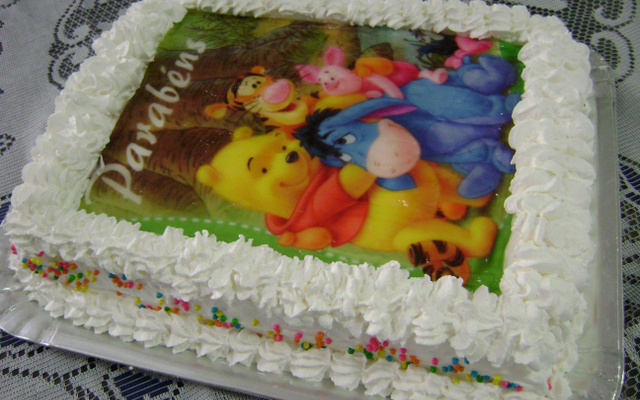 Bolo de aniversário com papel de arroz