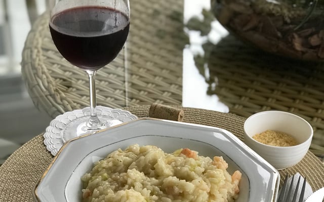 Risoto de alho poró com camarão