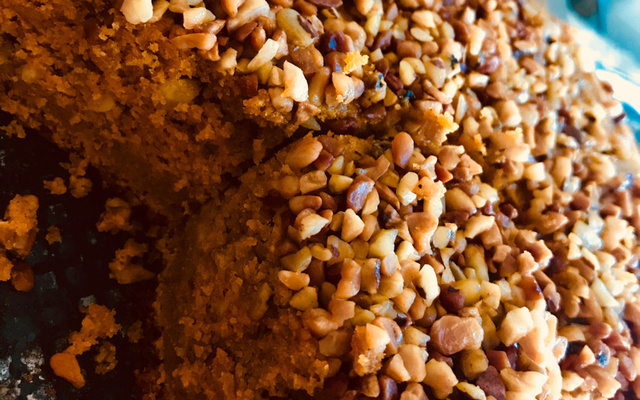 Bolo integral de cenoura e castanha