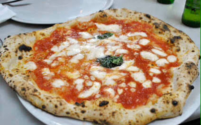 Pizza di Napoli (italiana)