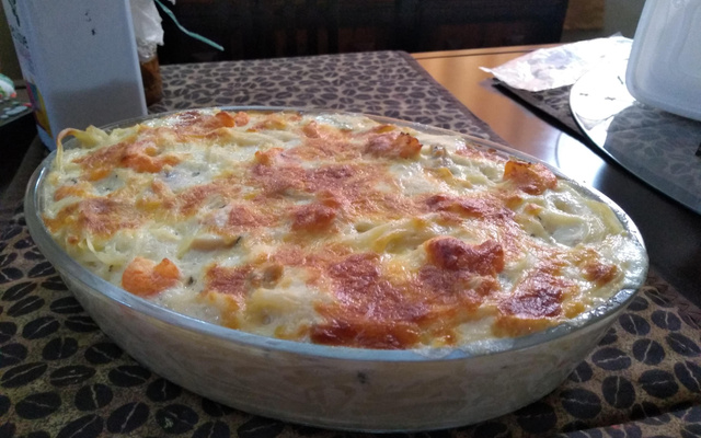 Penne ao molho de gorgonzola com camarão
