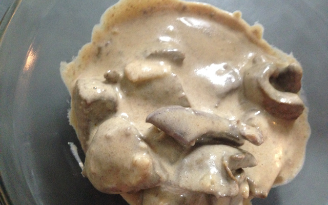 Estrogonofe de fígado