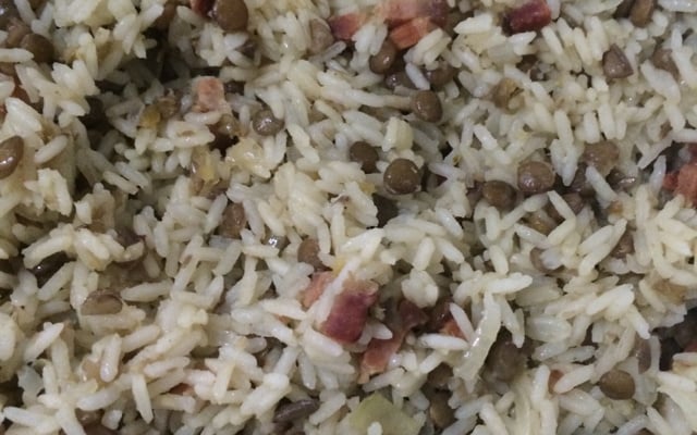 Arroz com lentilha e bacon