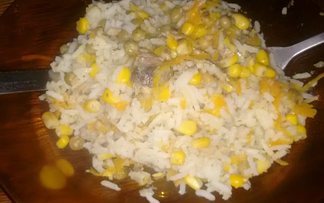 Arroz com sardinha e milho
