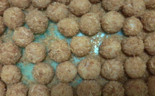 Brigadeiro de chocolate branco com coco queimado