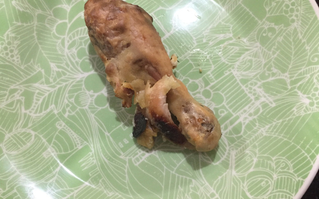 Coxa de frango ao creme de cebola