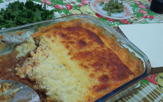 Escondidinho de requeijão com carne moída
