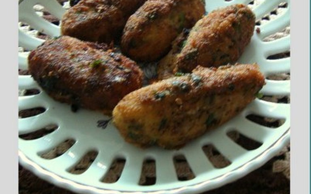 Croquetes de batata, carne moída e queijo parmesão