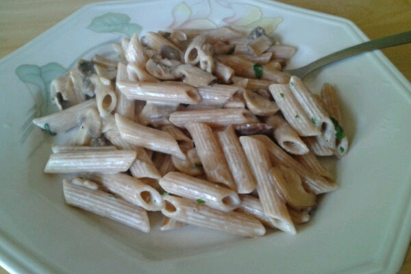 Penne ao vinho e cogumelos